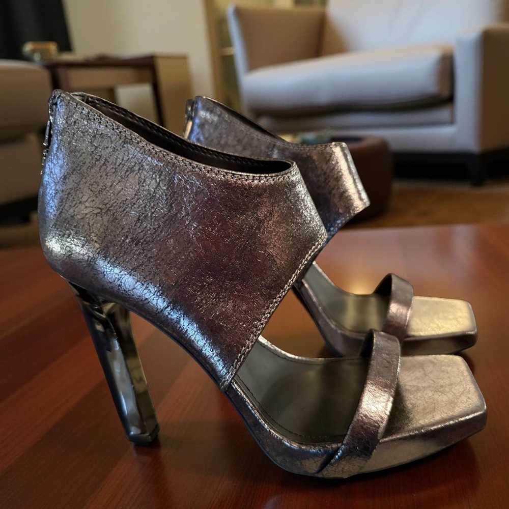 DKNY NWT Sz 9M Stunning Shimmering Leather Gunmetal Stiletto High Heels (SH061)